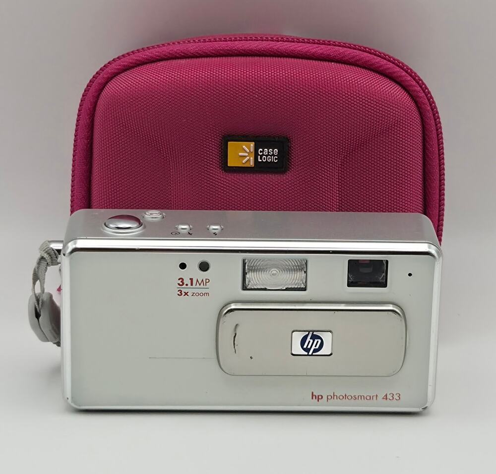 HP Photosmart 433 3.1 MP Digital Camera Silver tested Working With Case